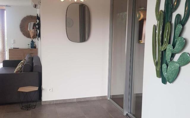Splendide appartement T3 piscine et vue mer