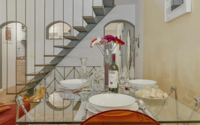 Scarlett Halldis Apartment