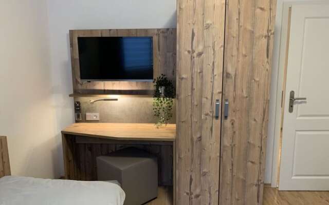 Amazing Holiday Home Near the Lake