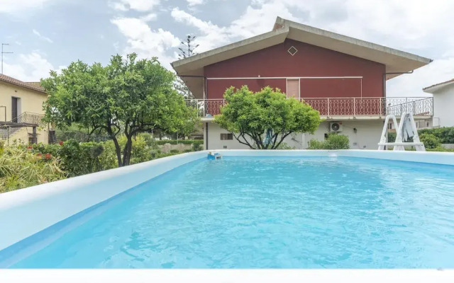 Traditional Holiday Home in Fontane Bianche With Pool