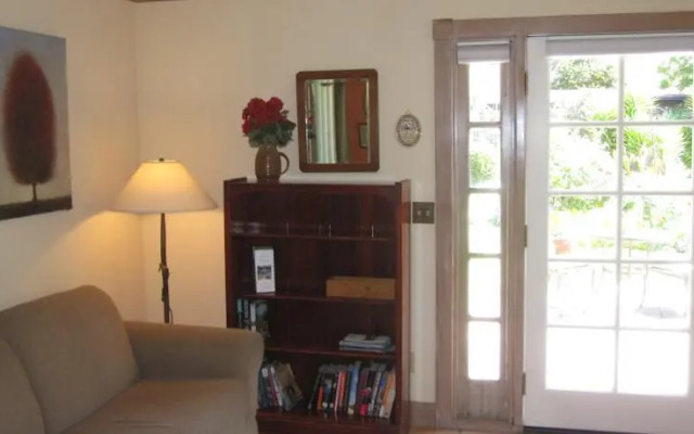 Tam Valley Bed & Breakfast