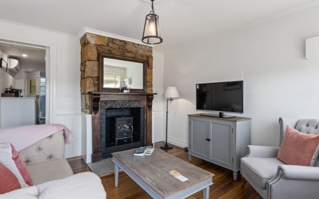 Lythgo's Row Colonial Cottages