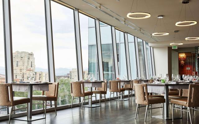 The Art Hotel Denver, Curio Collection by Hilton