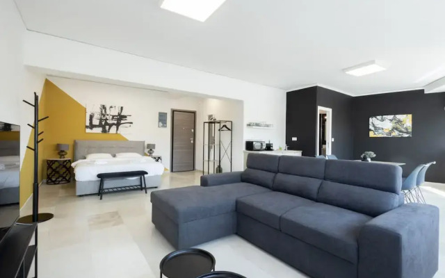 Spacious Urban Retreat Central 2-bedroom Haven for 8