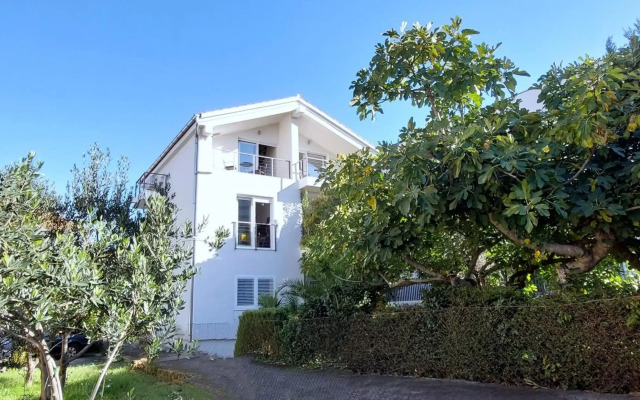 Refresh Boutique Apartments