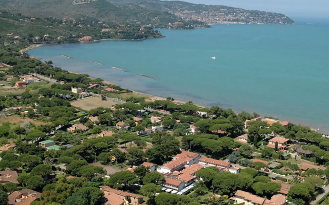 Lovely Holiday Home in Giannella near Beach