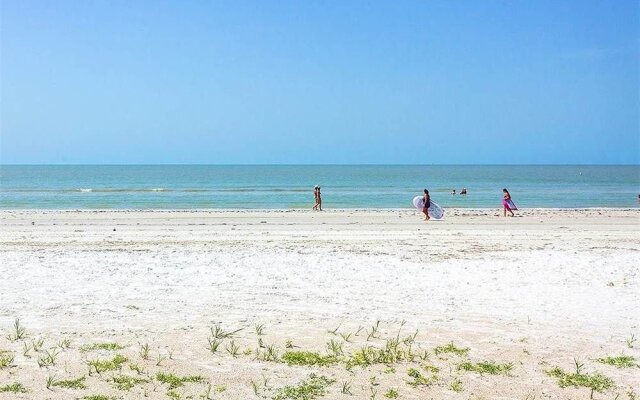 Tropical Retreat Pool Jet Spa WiFi 3 Br home by RedAwning