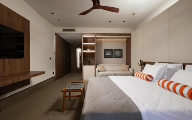Infinity Hotel & More