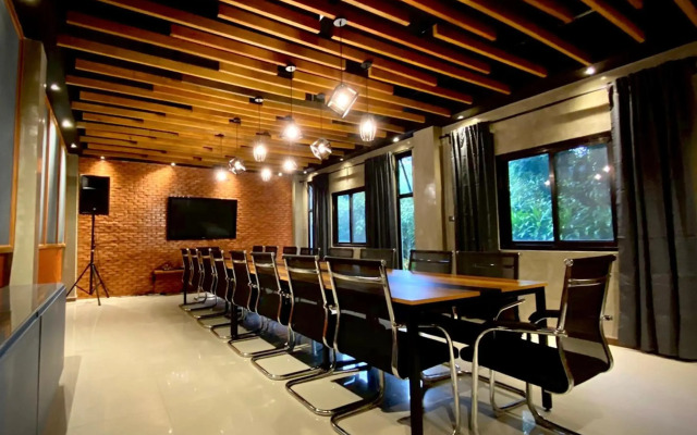 Luisita Central Park Hotel