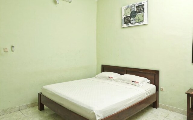 RedDoorz @ Mataram Kuta 3