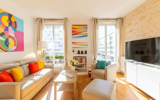 Bright and Colourful Apartment in the City Centre