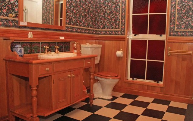 Silver Peaks Lodge Bed & Breakfast