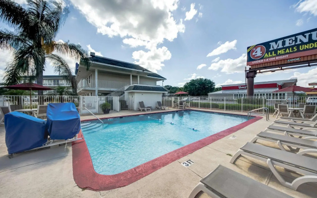 Motel 6 Lakeland, FL