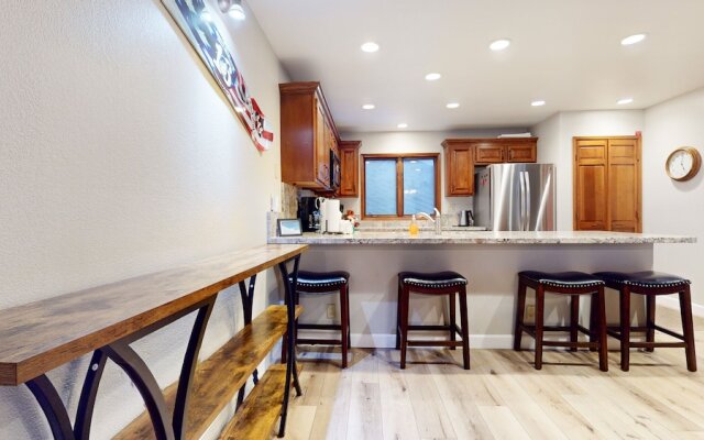 Mammoth Pines #02 - Year-round Activities!