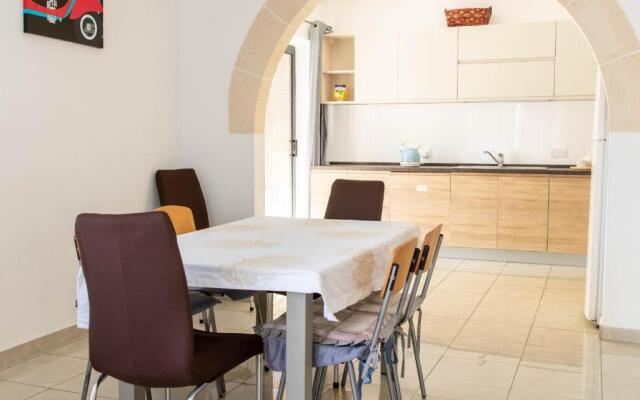 Spacious 3-bedroom apartment 30 seconds from sea