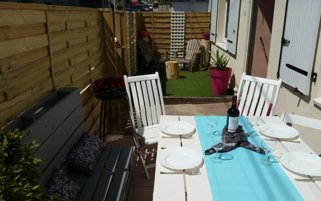 TERRASSE -100 m PLAGE - GRAND APPARTEMENT-8 PERS