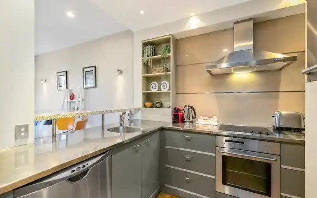 Enormous One Bedroom Beauty In Cbd! Free Parking