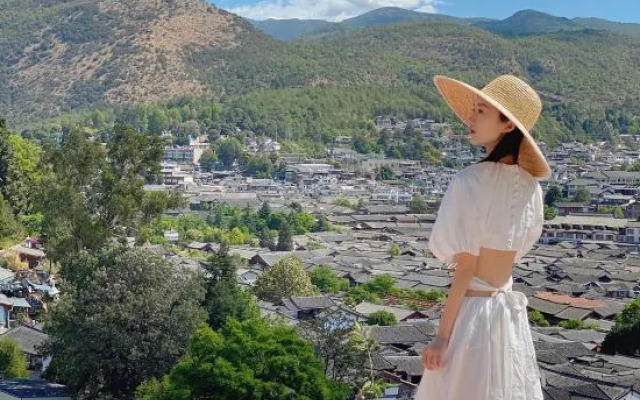 Lijiang Ancient City Meets Jiaren · White Horse Light Luxury · Snow Mountain View Homestay