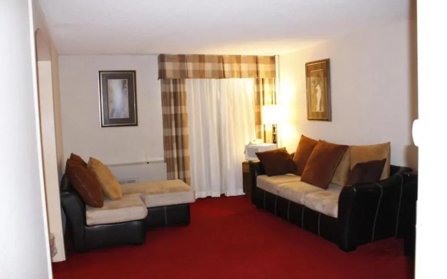 Riverfront Hotel