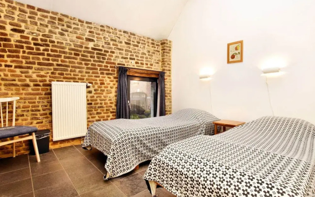 Pleasing Holiday Home in Richelle With Garden, Terrace, BBQ