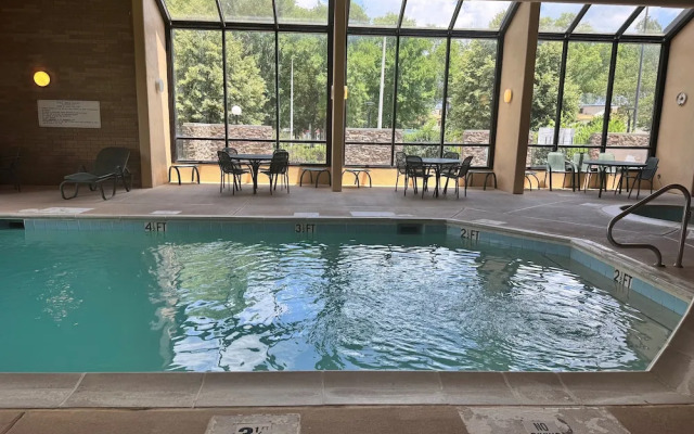 Quality Inn & Suites Memphis