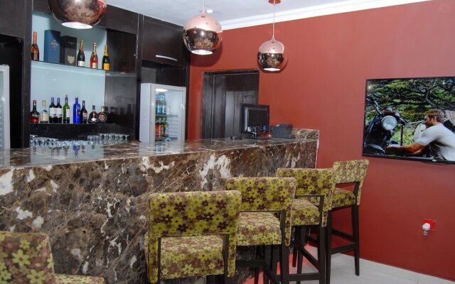 Kings Celia Hotel & Suites