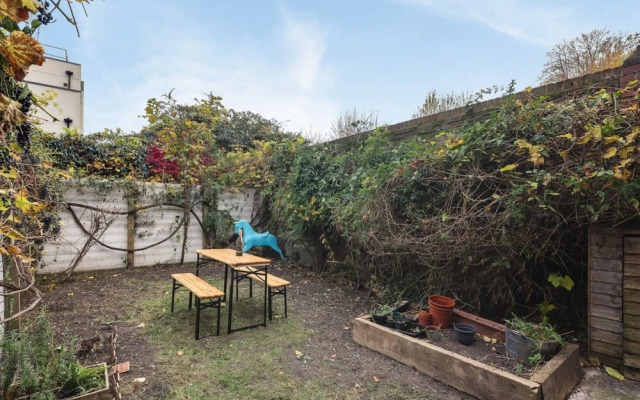 Gorgeous and Vibrant 3 Bedroom Apartment in London