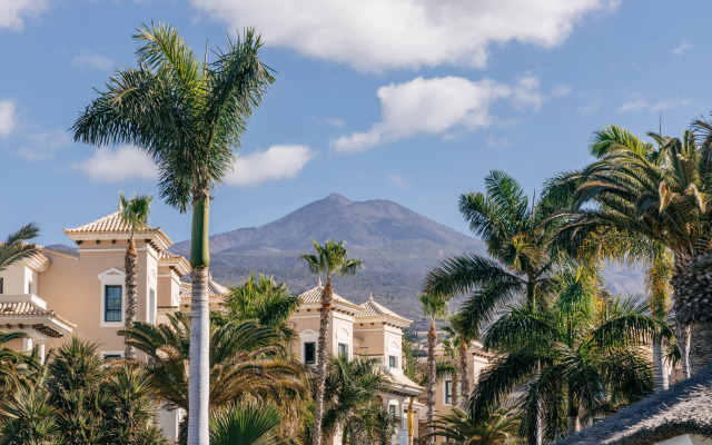 Отель RedLevel at Gran Meliá Palacio de Isora