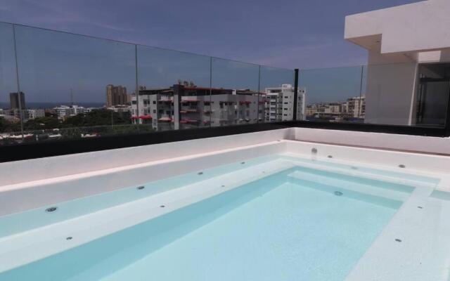 Sleek 1-Bedroom Condo w/Rooftop Hot tub in Gazcue