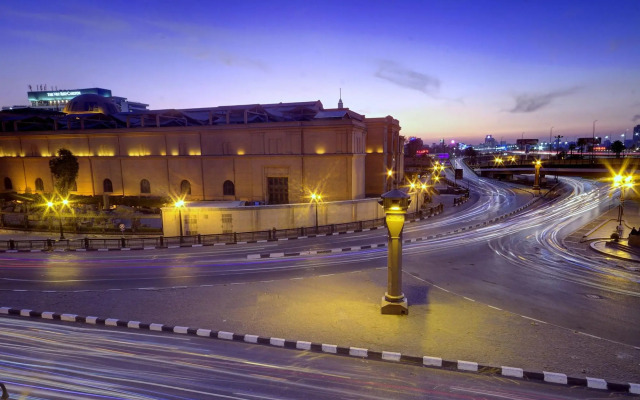 Tahrir Plaza Suites