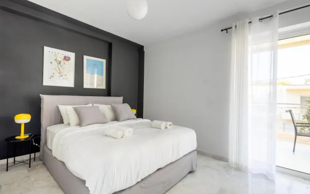 Elegant Coastal Haven Fully Renovated 3-bedroom Apartment