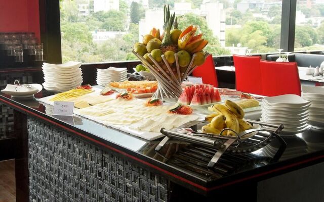 Altamira Village Hotel & Suites