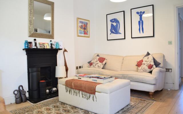 2 Bedroom Top Floor Apartment in Islington