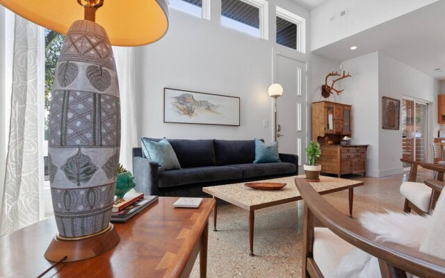 The Local - 2 Blocks to DT Fay - Walk Everywhere!