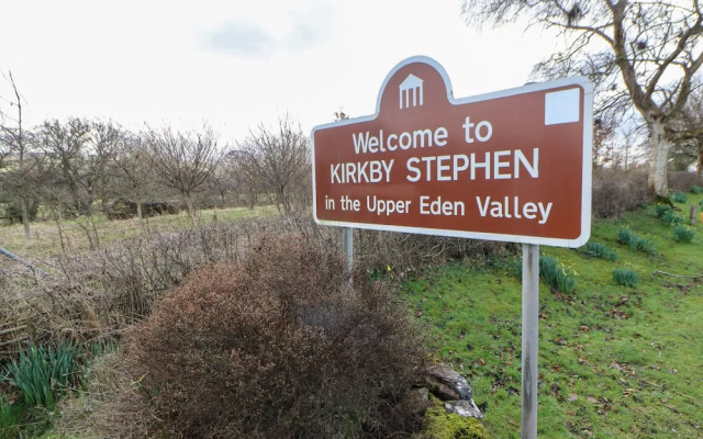 2 Eden Lodge