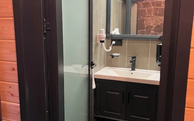 Ayder Vanak Stone Suites