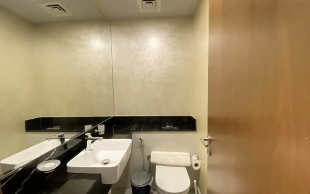 Lux BnB 2BD Canal Views Business Bay