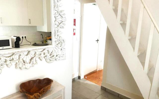 Old Fence Studios - By Mayoral