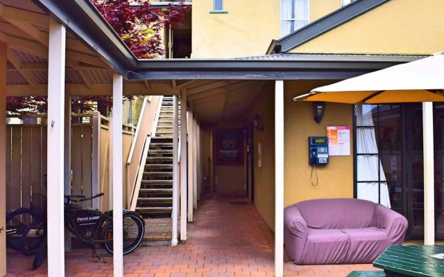 The Prince Albert Backpackers & Bar