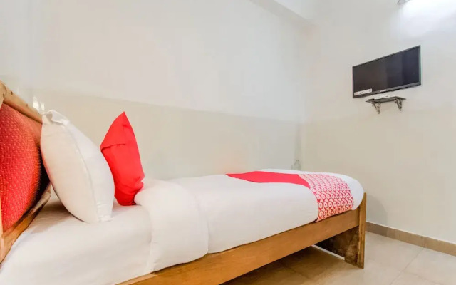 OYO Flagship 42717 Hotel Fort