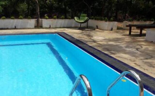 Mahinda Hotel and Restaurant