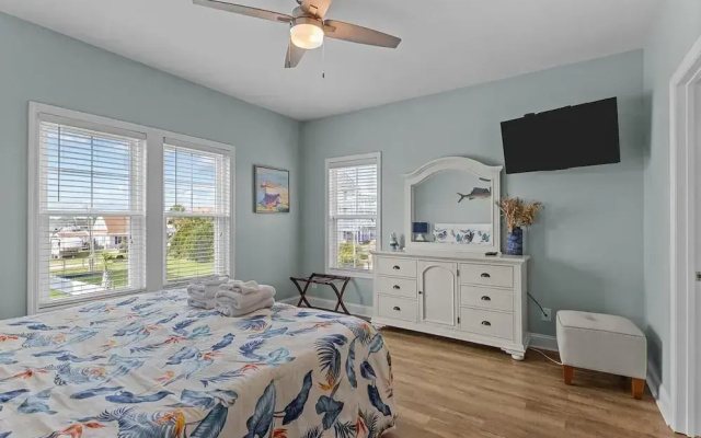 Slack Tide 3 Bedroom Condo by RedAwning