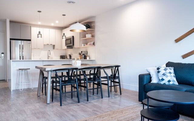 Drop In Condo by Revelstoke Vacations