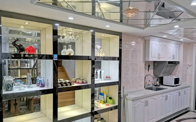 Railway Station Splendid Elegant Apartment