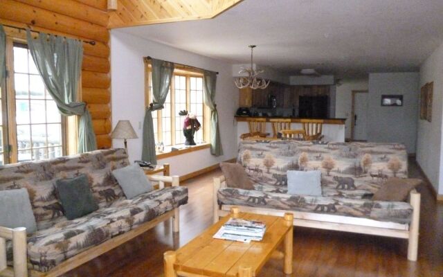 Log Gables - Lake Front