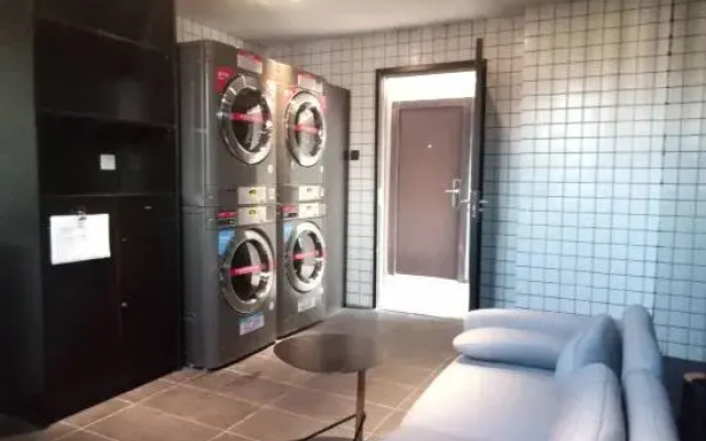 CJIA Apartment (Shanghai Xuhui Damuqiao Subway Station)