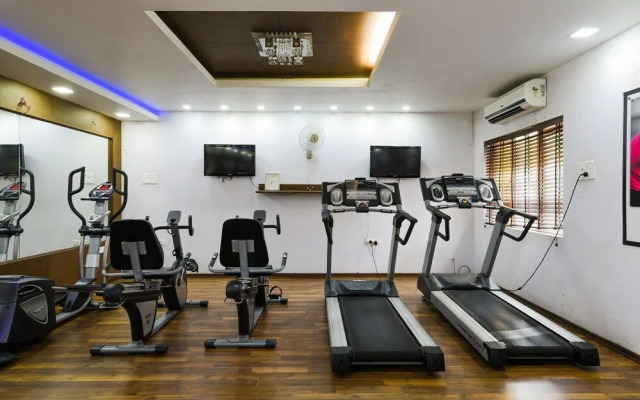 Green City Club by OYO Rooms