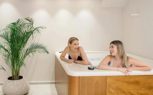 Ionian Plaza Hotel
