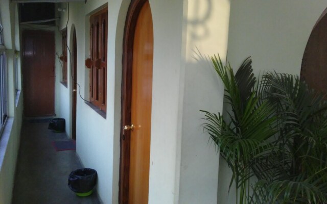 Royal Guest House & Service Apartment