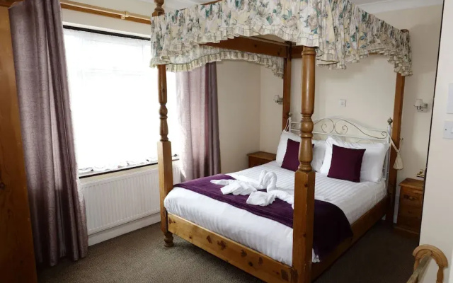 Aylesbray Lodge